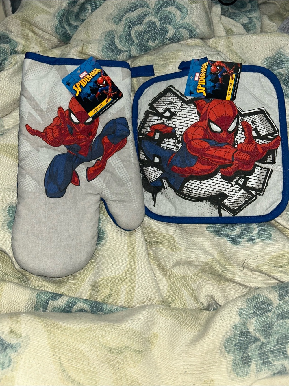 Marvel Spider-Man Kitchen Set - Picture 3 of 3